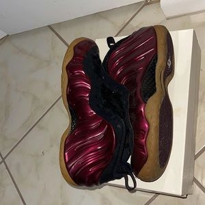 NIKE AIR FOAMPOSITE “NIGHT MAROON” GUM BOTTOMS - SIZE 10